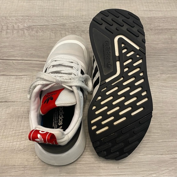 Adidas Originals Smooth Runner Sneaker - Big Kid Size 6 US - Unisex - Picture 8 of 10